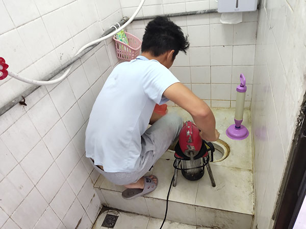 宁陵肥皂掉到马桶里把马桶堵住了怎么办？马桶堵住了怎么办