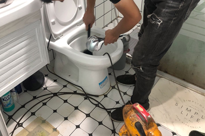 宁陵马桶堵塞自己疏通还是找师傅？专业上门服务让你省时更省心